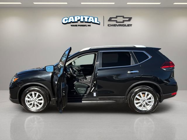 Used 2017 Nissan Rogue SV w/ Sun & Sound Touring Package image 13