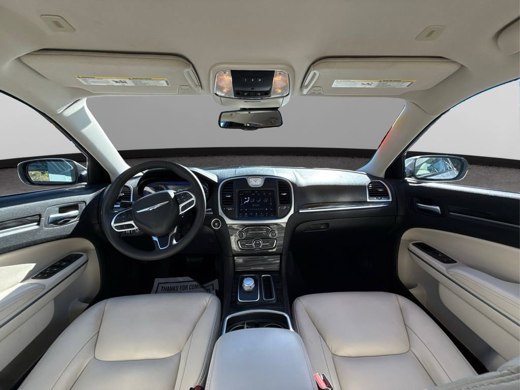 Used 2022 Chrysler 300 Touring L image 27