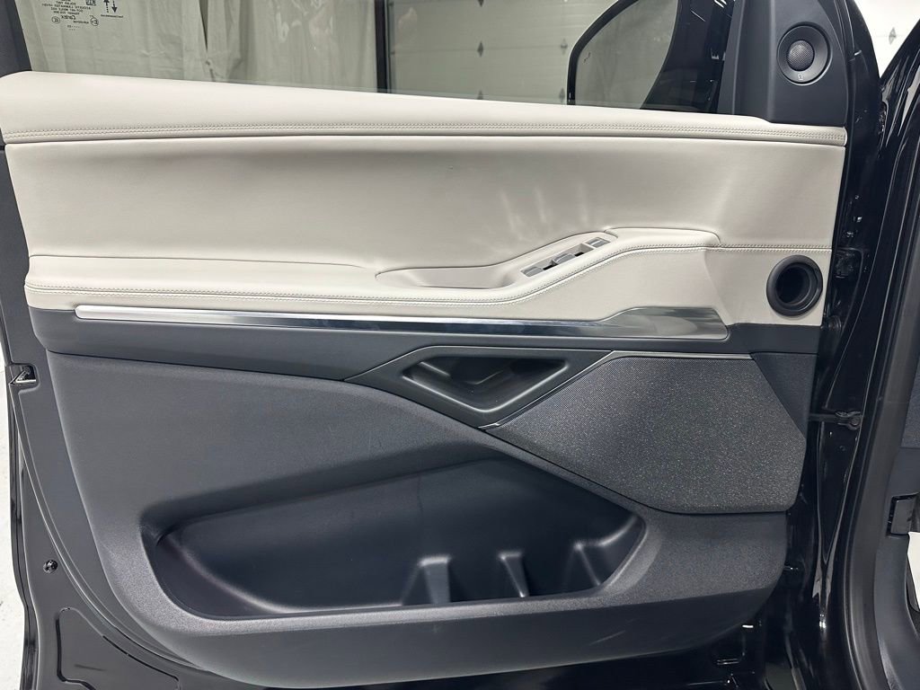 Used 2025 Lincoln Navigator Reserve image 8