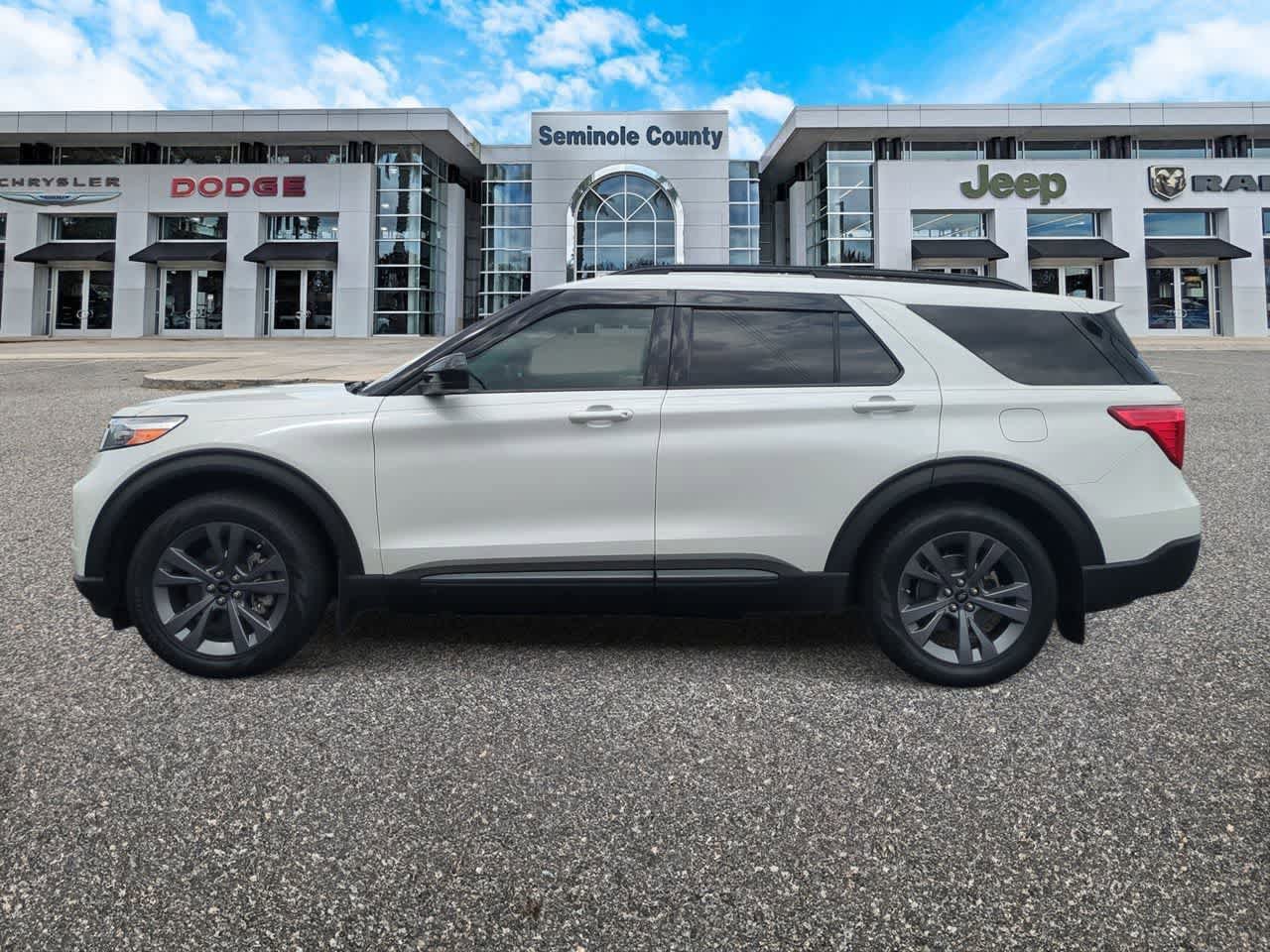 Used 2023 Ford Explorer XLT w/ Equipment Group 202A RWD image 5
