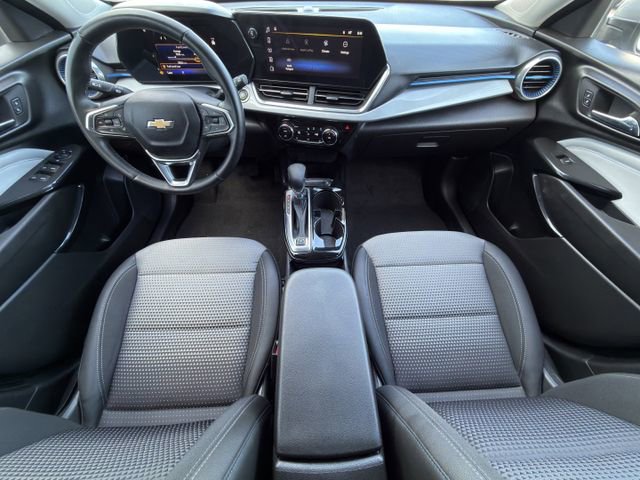 Used 2024 Chevrolet Trax LT w/ LT Convenience Package image 10