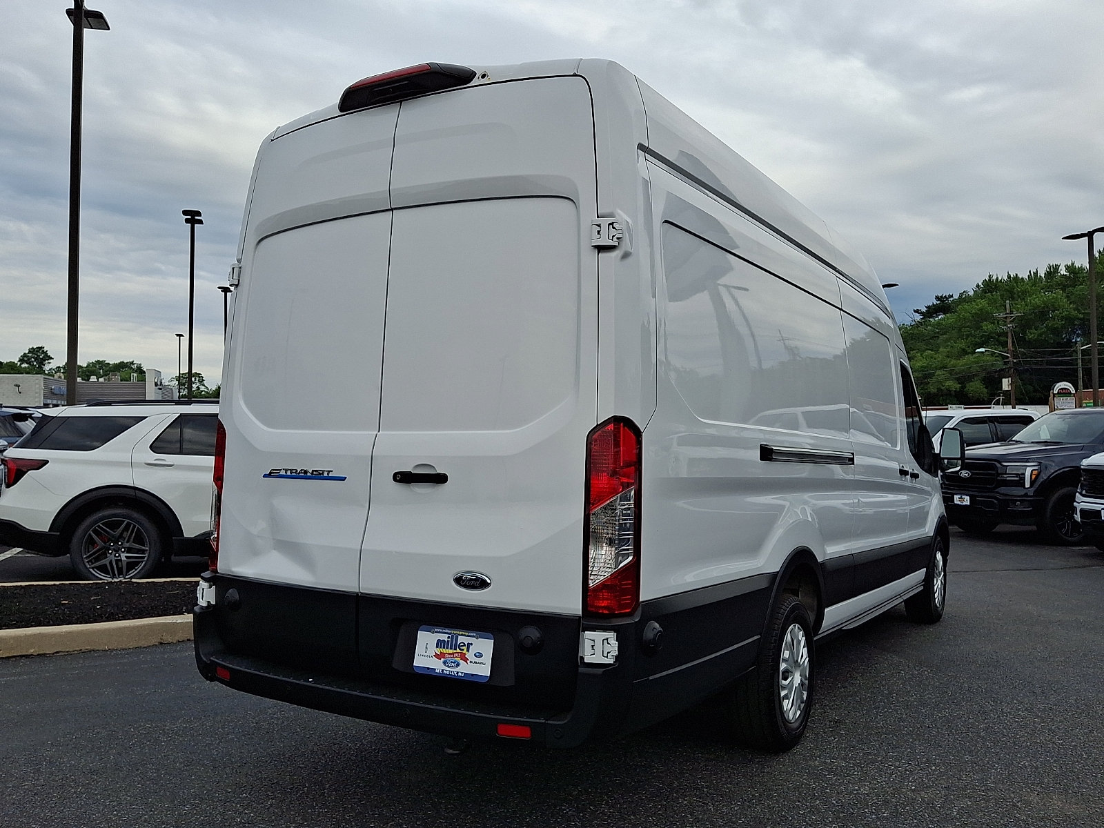 Used 2022 Ford E-Transit 148 High Roof Extended w/ Load Area Protection Package RWD image 6