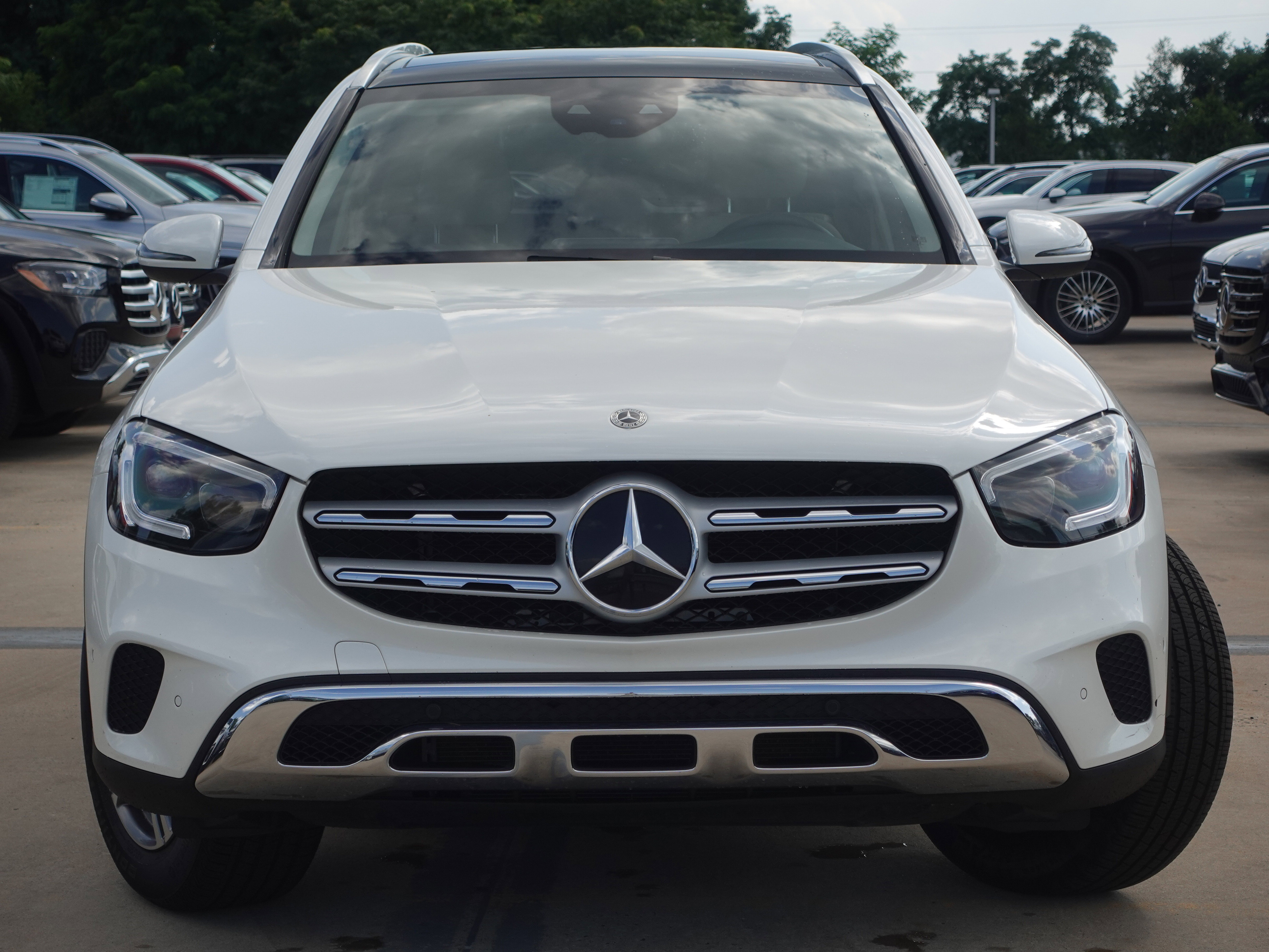 Used 2021 Mercedes-Benz GLC 300 4MATIC image 2