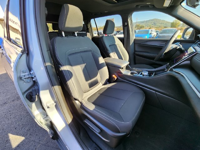 Used 2025 Jeep Grand Cherokee L Laredo w/ Luxury Tech Group I AWD/4WD image 27