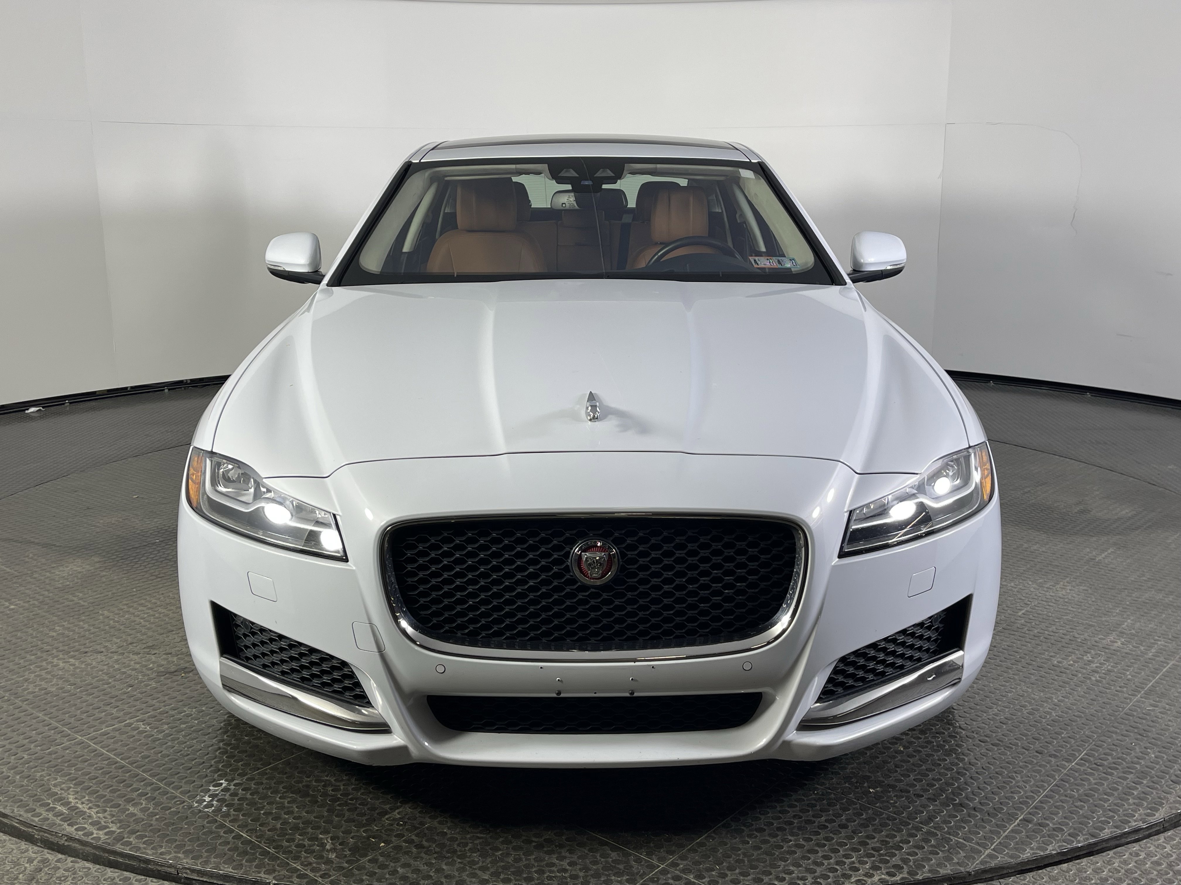 Used 2018 Jaguar XF Portfolio image 2