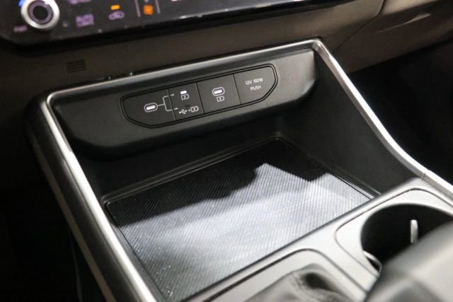Used 2025 Kia Carnival FWD image 29