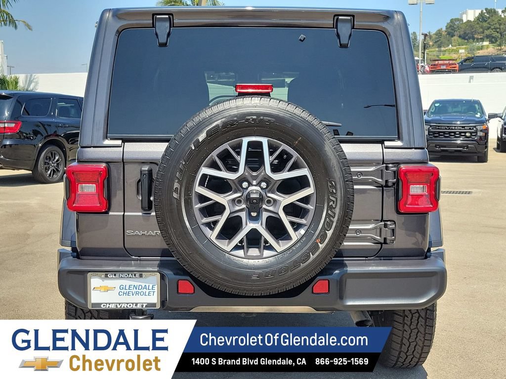 Used 2025 Jeep Wrangler Unlimited Sahara AWD/4WD image 12