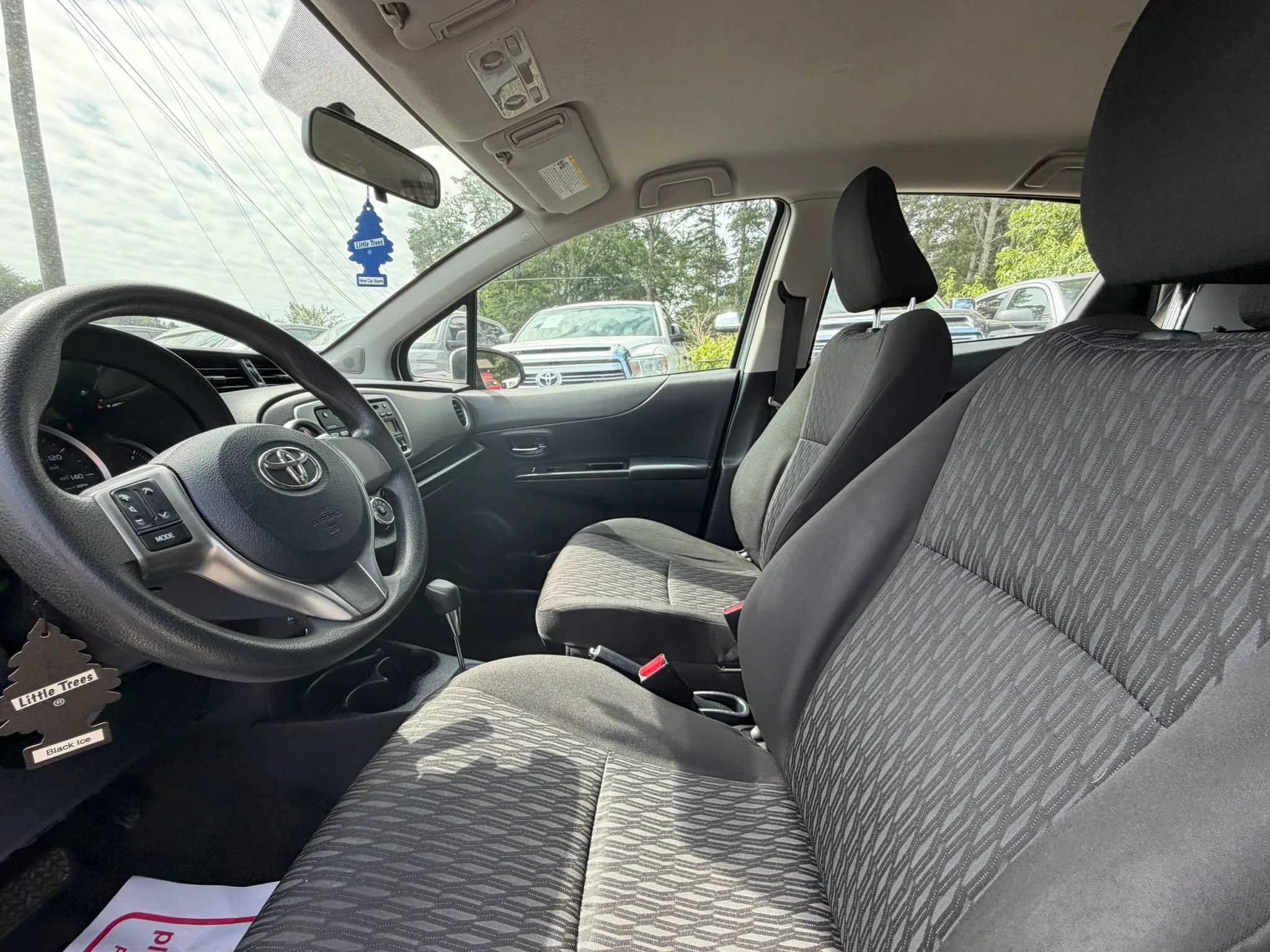 Used 2014 Toyota Yaris LE FWD image 15