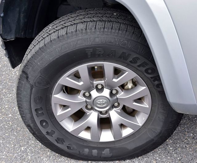 Used 2017 Toyota Tacoma SR5 w/ Tow Package AWD/4WD image 30
