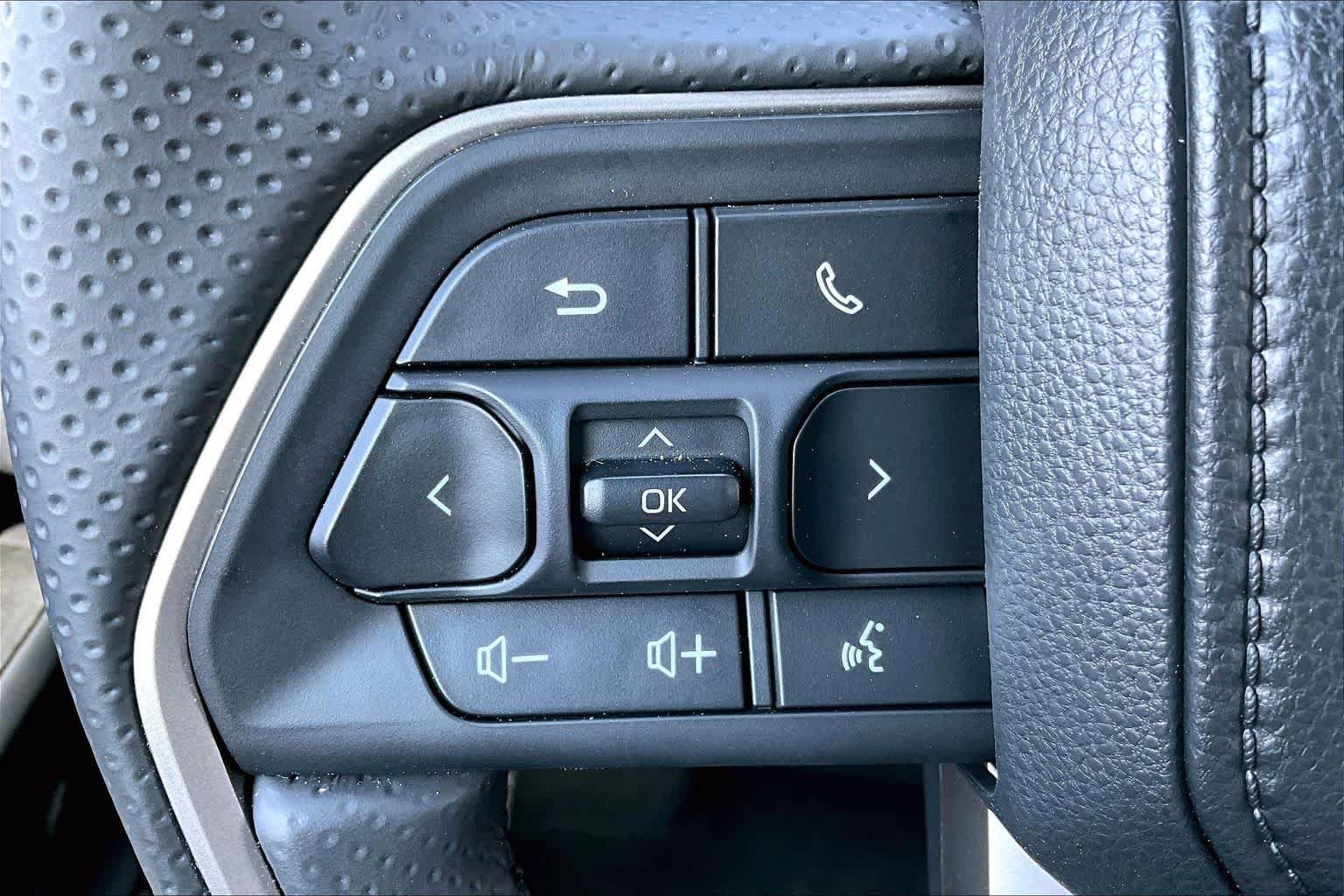 Used 2025 Toyota 4Runner Trailhunter AWD/4WD image 19