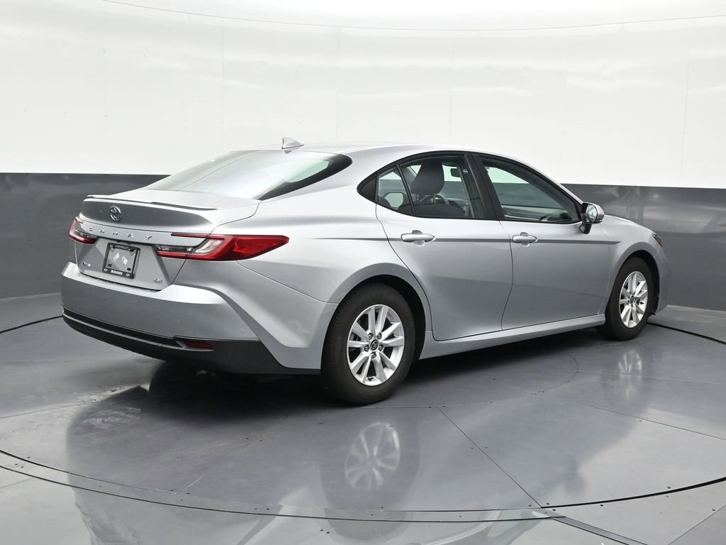 Used 2025 Toyota Camry LE w/ Convenience Package FWD image 5