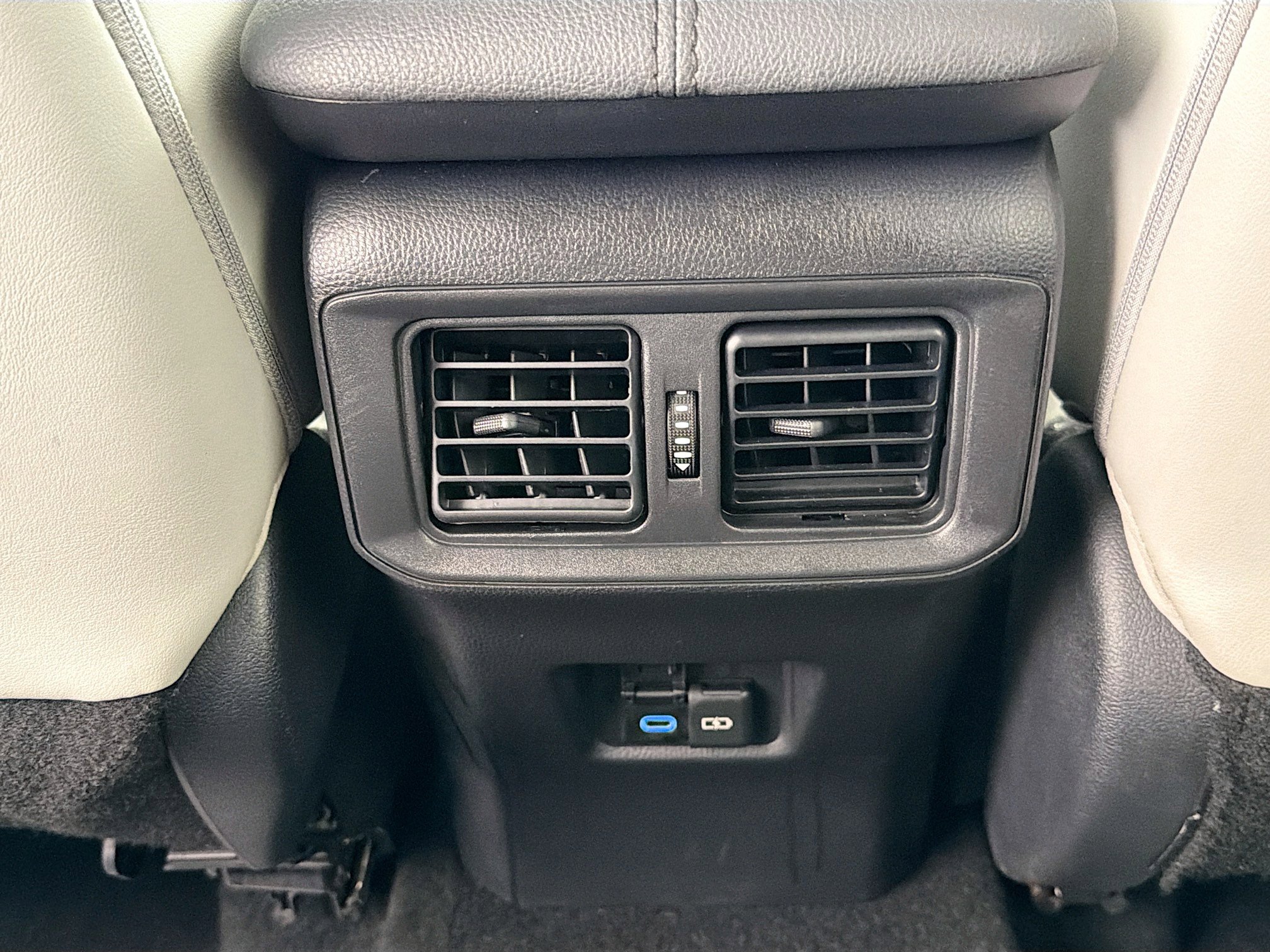 Used 2022 Toyota RAV4 XLE Premium image 19