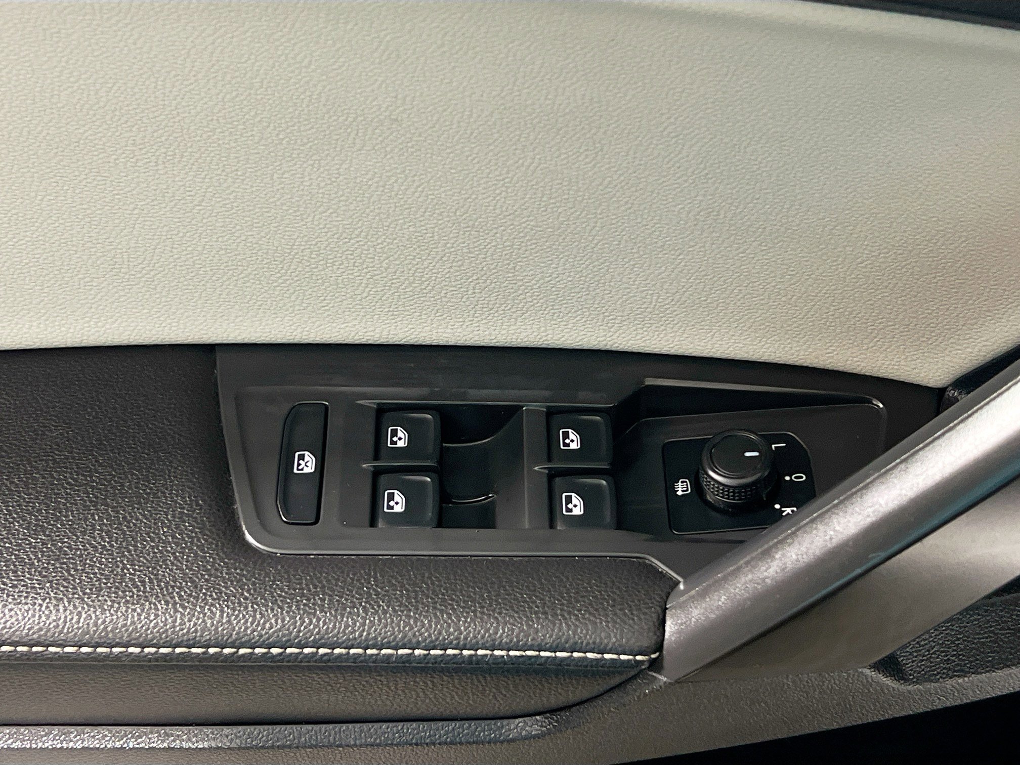 Used 2022 Volkswagen Tiguan S w/ IQ.Drive Package image 15