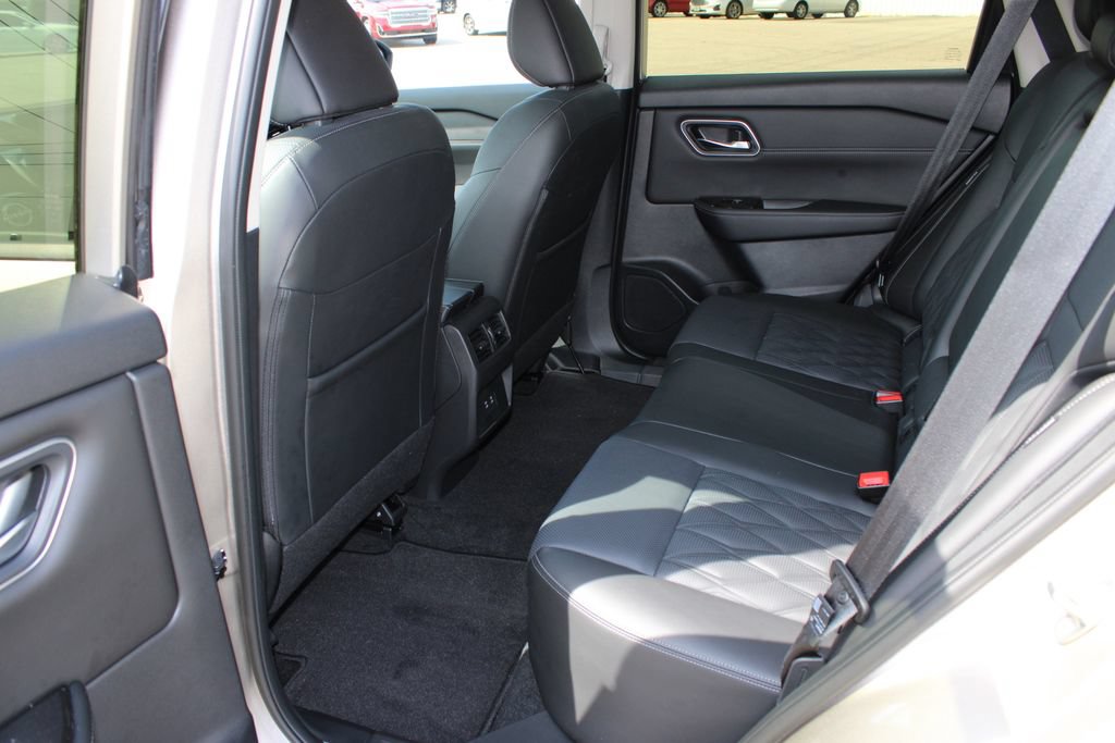 Used 2025 Nissan Rogue Platinum AWD/4WD image 10