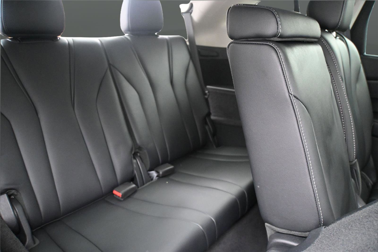 Certified 2024 Acura MDX SH-AWD w/ Technology Package image 19