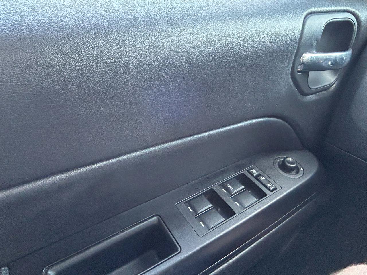 Used 2016 Jeep Patriot High Altitude AWD/4WD image 28