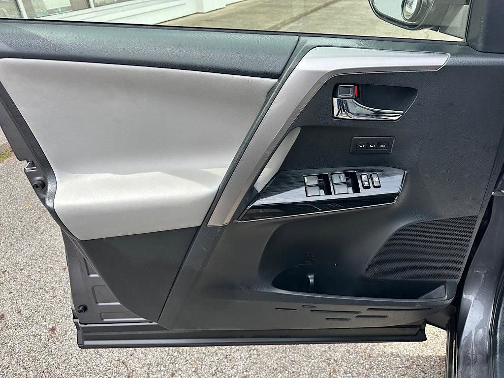 Used 2016 Toyota RAV4 Limited w/ Advanced Technology Package image 15