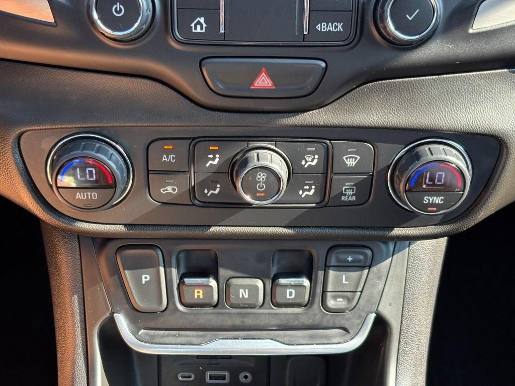 Used 2020 GMC Terrain Denali w/ Denali Premium Package FWD image 22