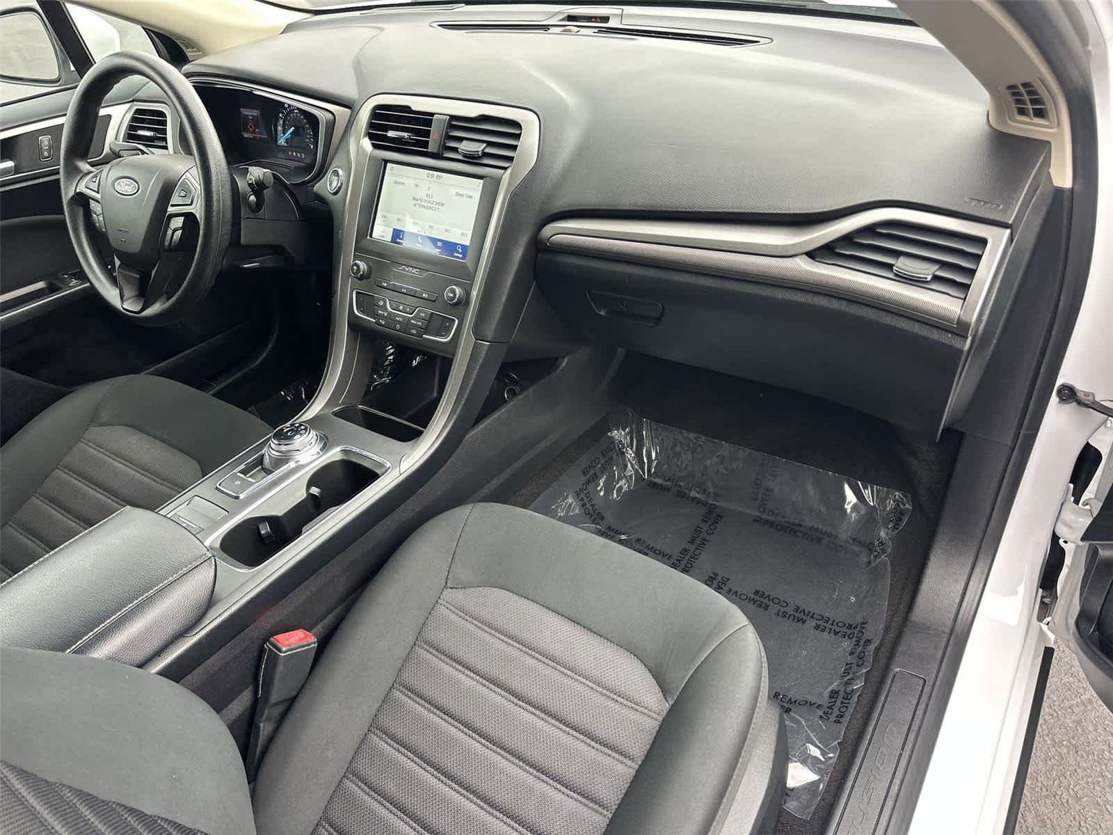 Used 2020 Ford Fusion SE FWD image 13