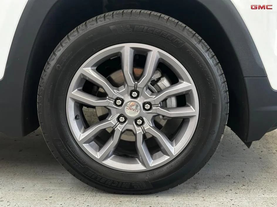 Used 2024 GMC Terrain SLT image 34