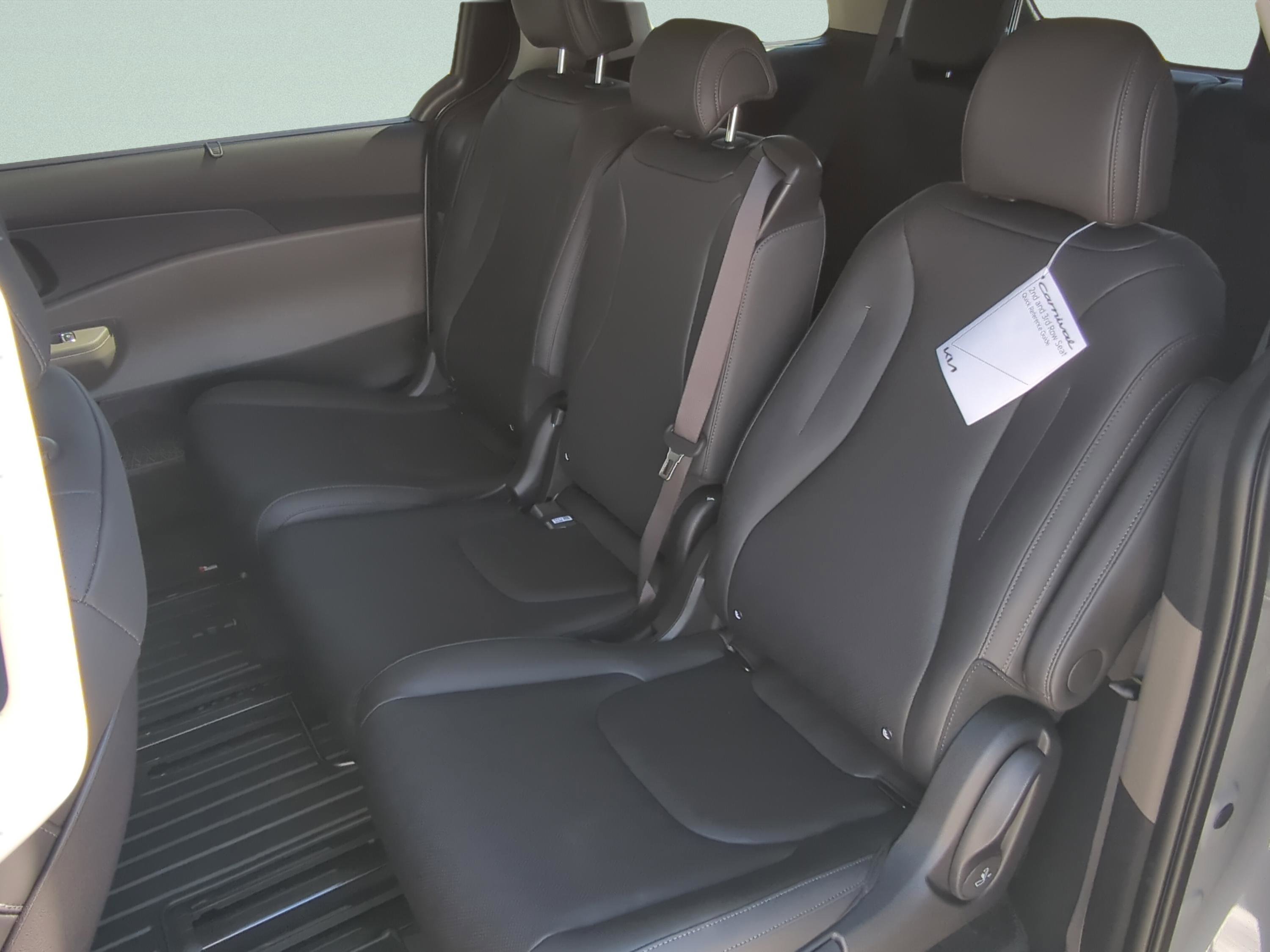 New 2026 Kia Carnival EX FWD image 11