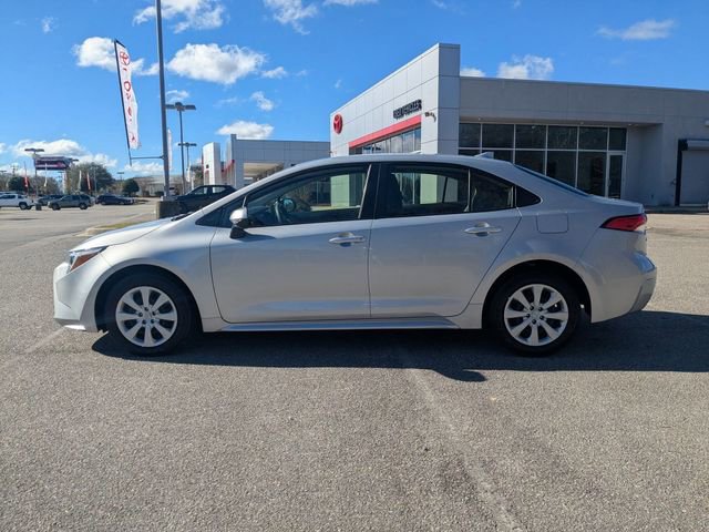 Used 2025 Toyota Corolla LE FWD image 6