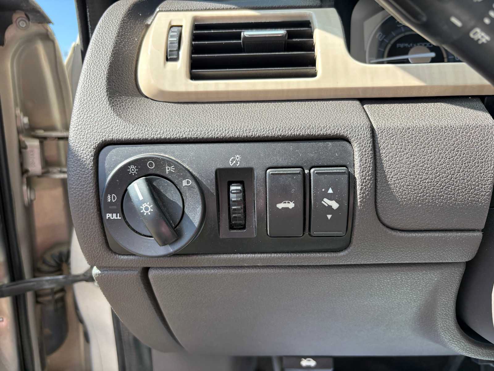 Used 2009 Mercury Sable Sedan FWD image 13