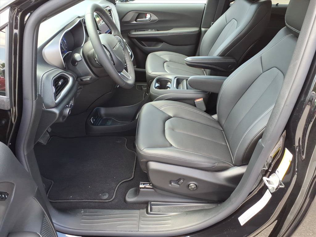 New 2027 Chrysler Pacifica Select AWD/4WD image 12