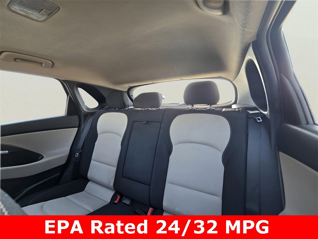 Used 2018 Hyundai Elantra GT image 33