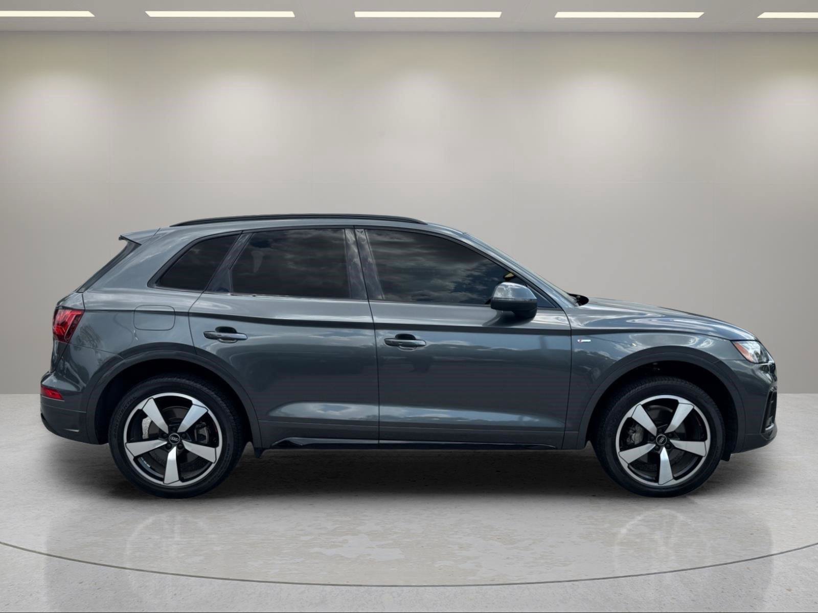 Used 2022 Audi Q5 2.0T Premium Plus w/ Premium Plus Package AWD/4WD image 6