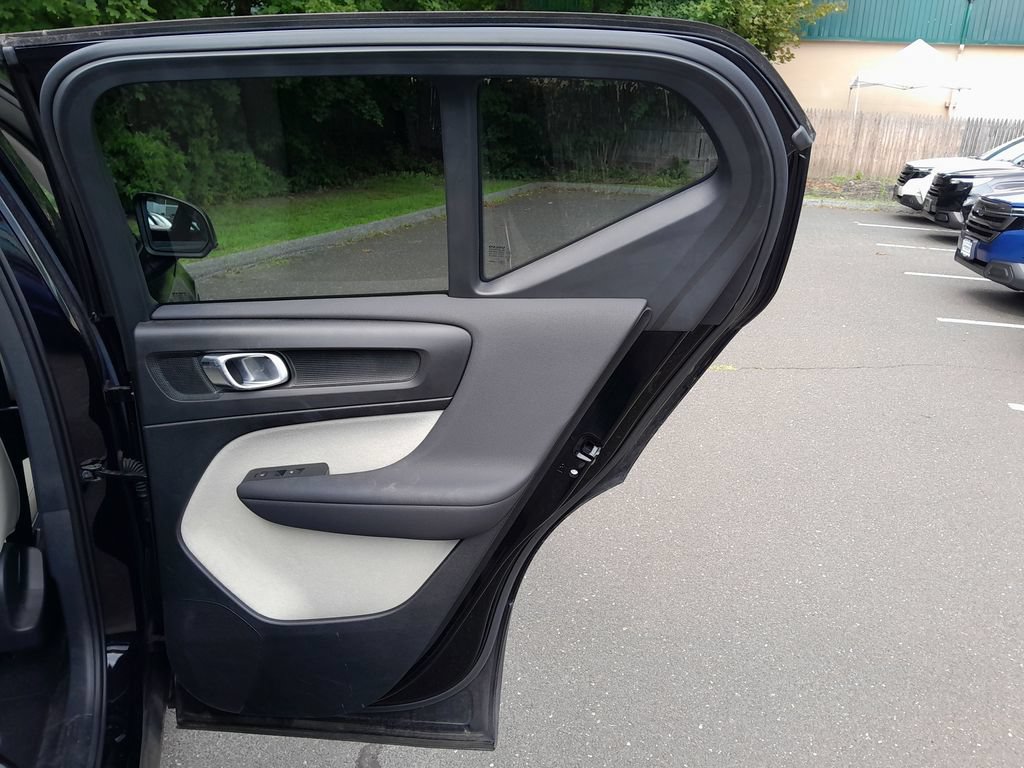 Used 2024 Volvo XC40 B5 Plus w/ Protection Package Premier AWD/4WD image 37