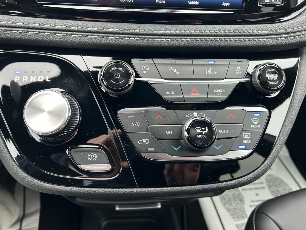 New 2026 Chrysler Pacifica Select w/ S Appearance Package image 25