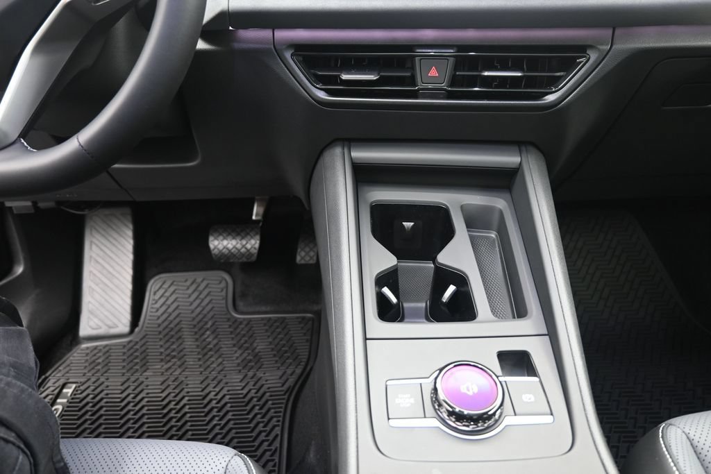 New 2026 Volkswagen Tiguan SE FWD image 13