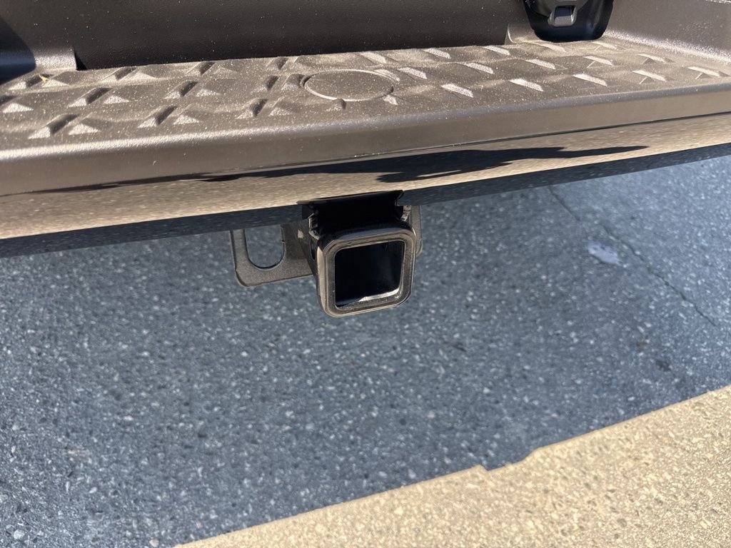 Used 2024 Nissan Titan SV w/ SV Bronze Edition Package image 28