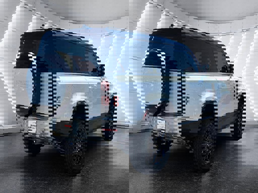 Used 2025 Land Rover Defender 90 S AWD/4WD image 4