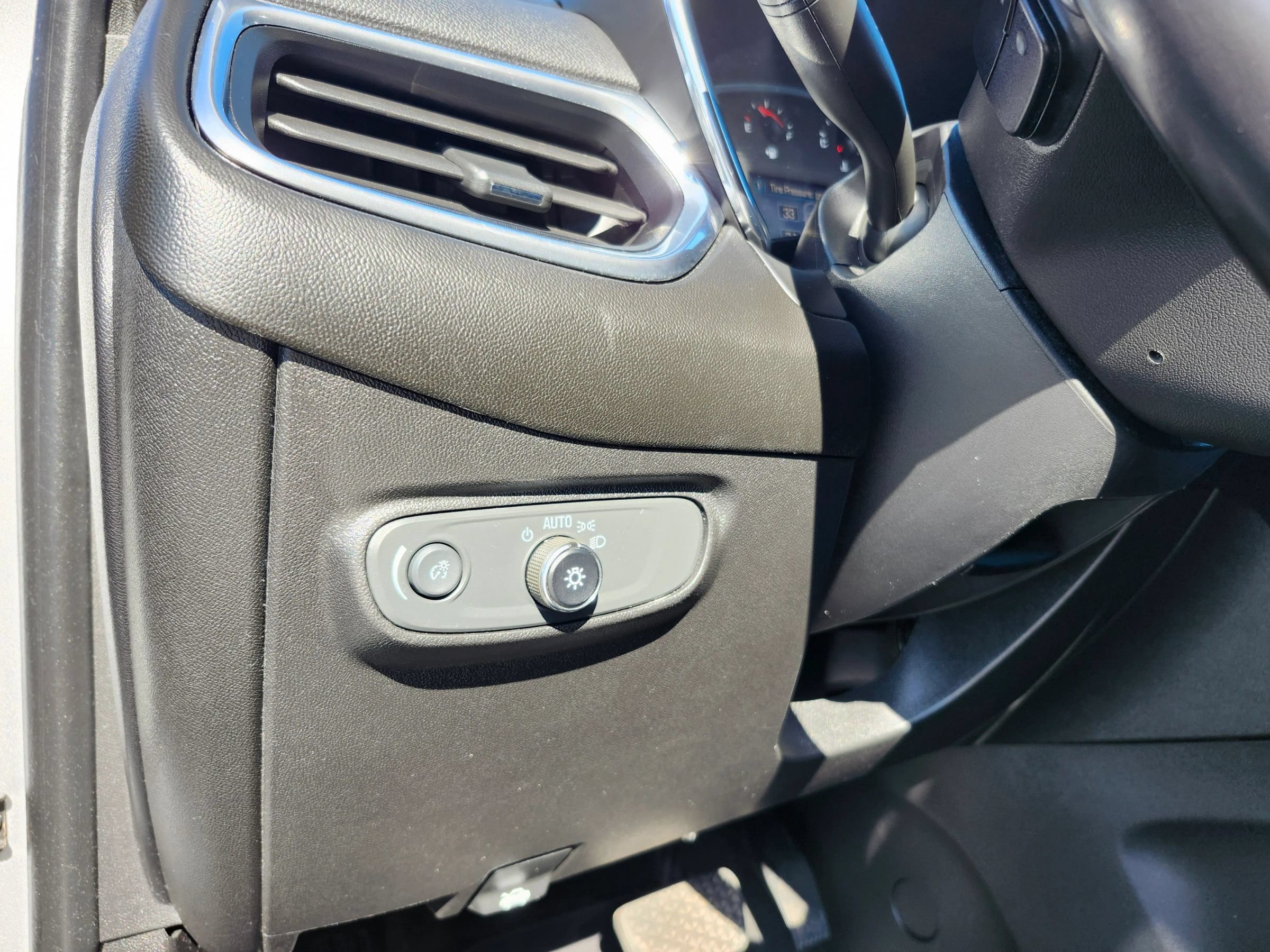 Used 2019 Chevrolet Equinox LT AWD/4WD image 15