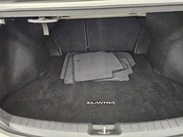 Used 2017 Hyundai Elantra SE w/ Cargo Package image 40