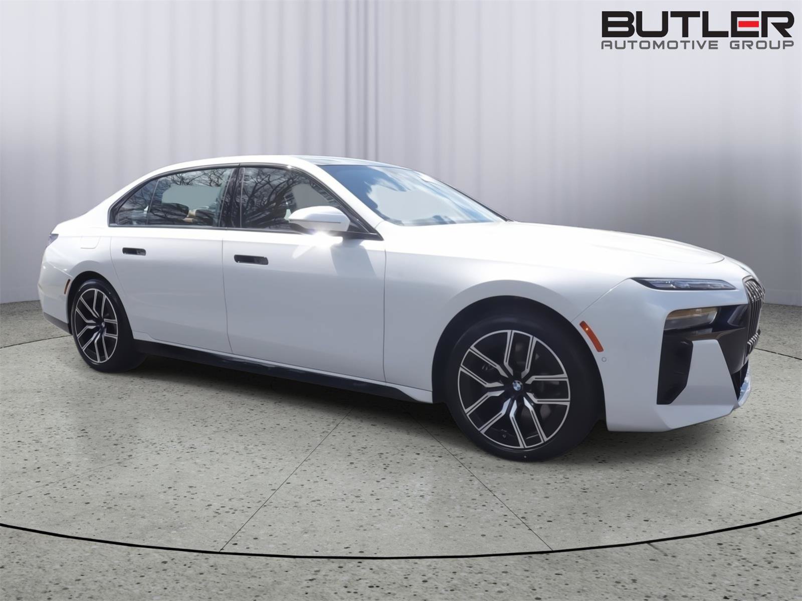 Used 2026 BMW 760i xDrive w/ Executive Package AWD/4WD image 3