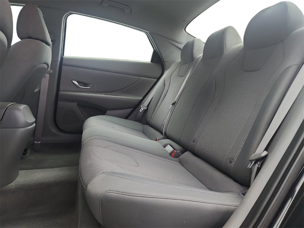 Used 2021 Hyundai Elantra SE image 20