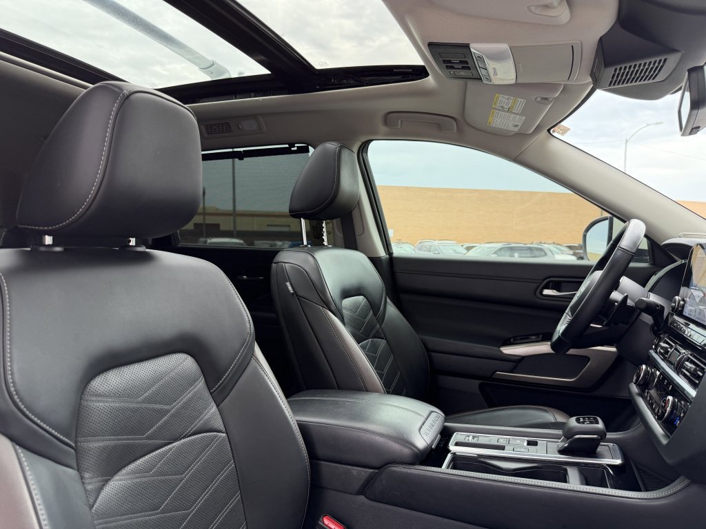 Used 2023 Nissan Pathfinder Platinum image 42