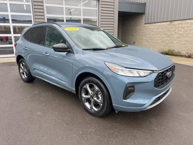 Used 2024 Ford Escape ST-Line w/ Tech Pack #1 AWD/4WD image 3