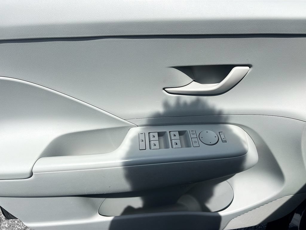 Used 2024 Hyundai Kona SEL AWD/4WD image 18