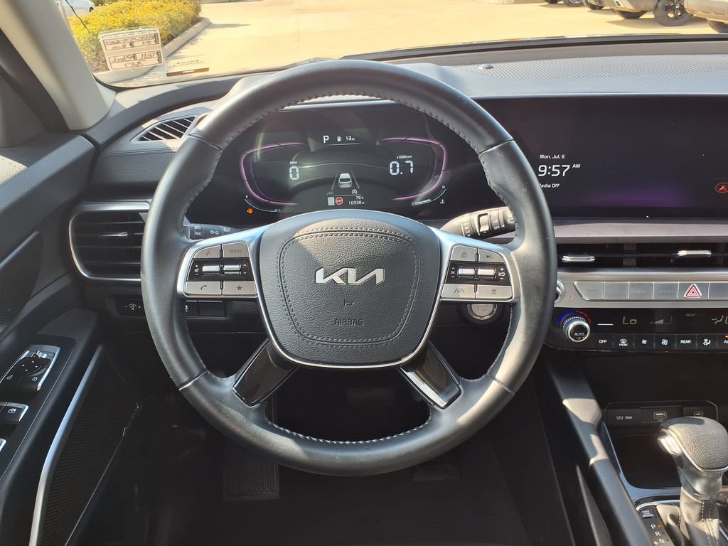Used 2024 Kia Telluride LX FWD image 25
