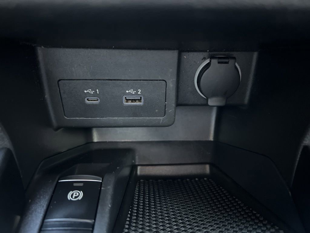 Used 2021 Nissan Kicks SV image 29