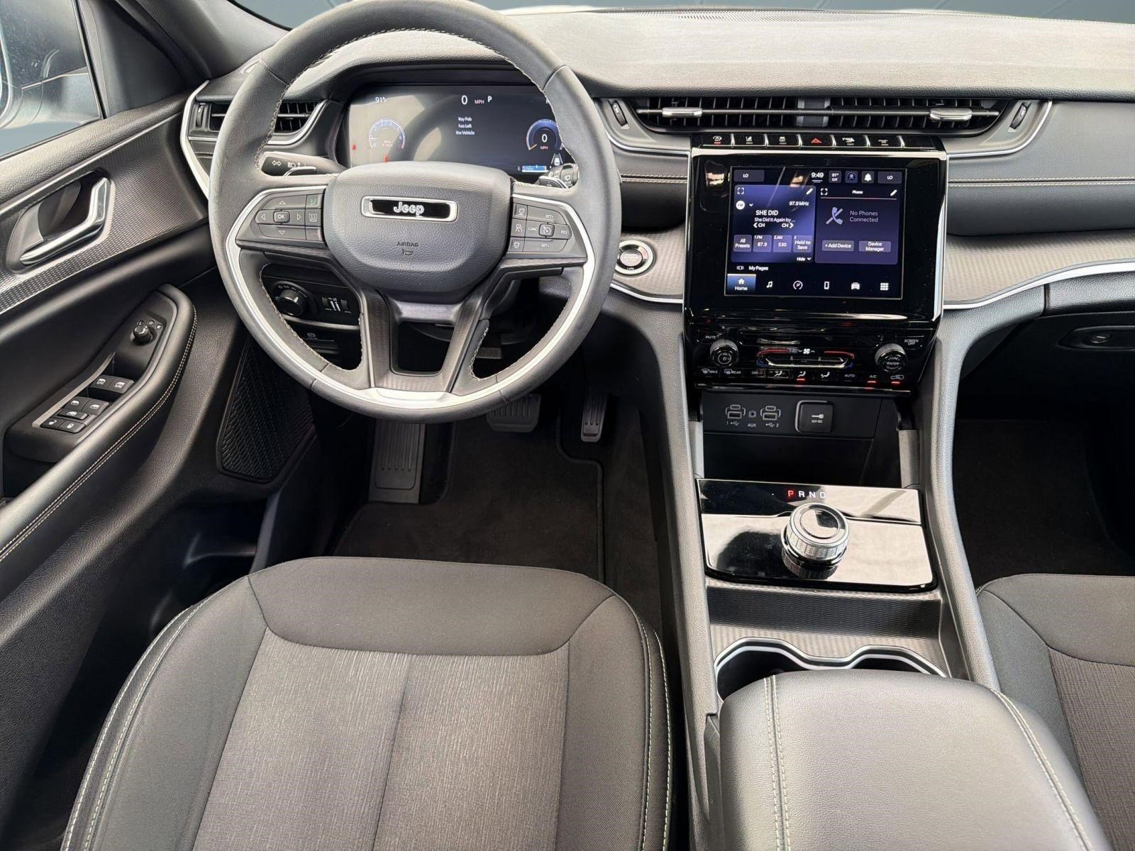Used 2025 Jeep Grand Cherokee Laredo X RWD image 28