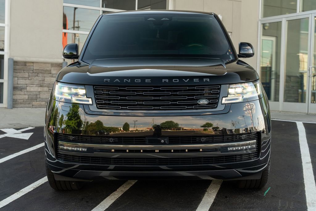 Used 2024 Land Rover Range Rover Long Wheelbase SE AWD/4WD image 4