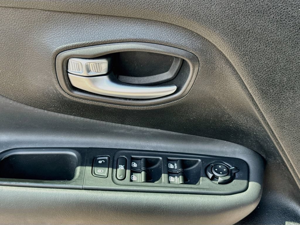 Used 2018 Jeep Renegade Limited w/ UConnect 8.4 Nav Group AWD/4WD image 19