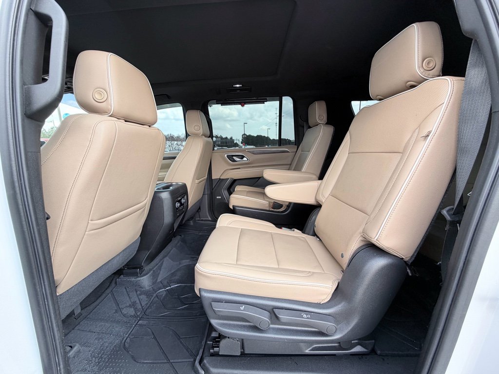 Used 2021 Chevrolet Suburban Premier w/ Premium Package image 27