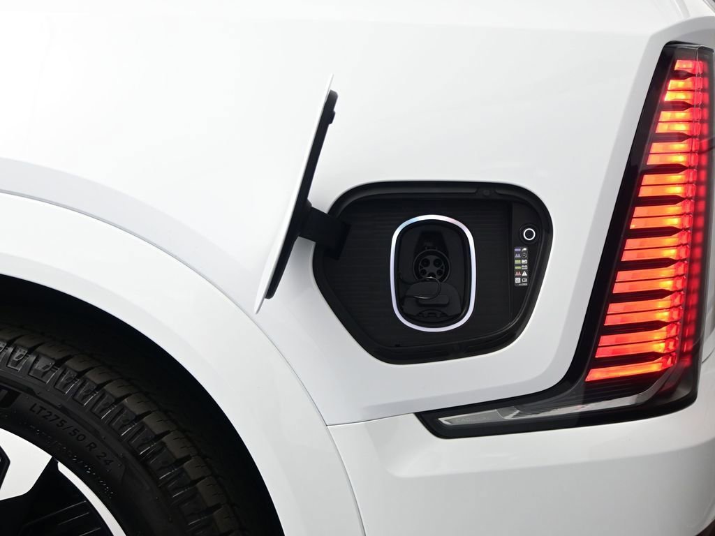 Used 2025 Cadillac Escalade IQ Sport 2 image 40