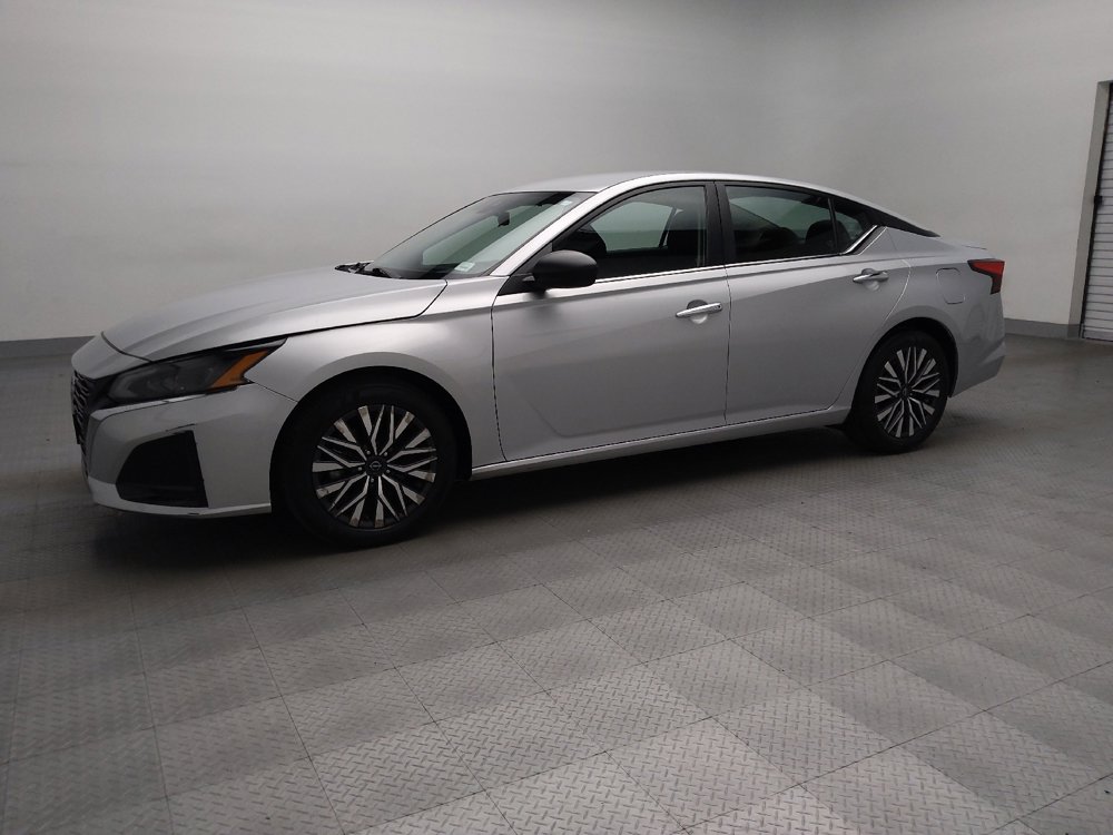 Used 2024 Nissan Altima 2.5 SV image 2